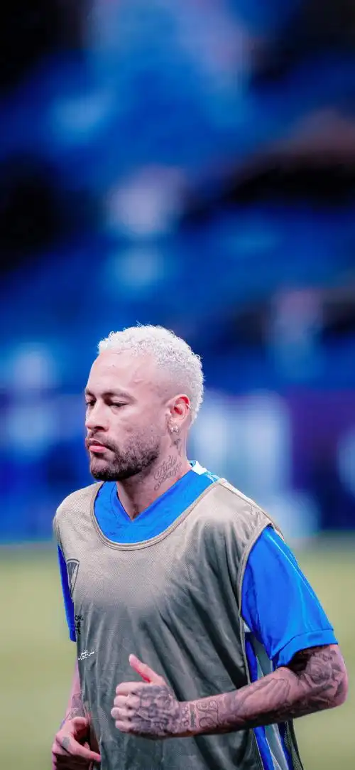 而海报中单 而海报中单